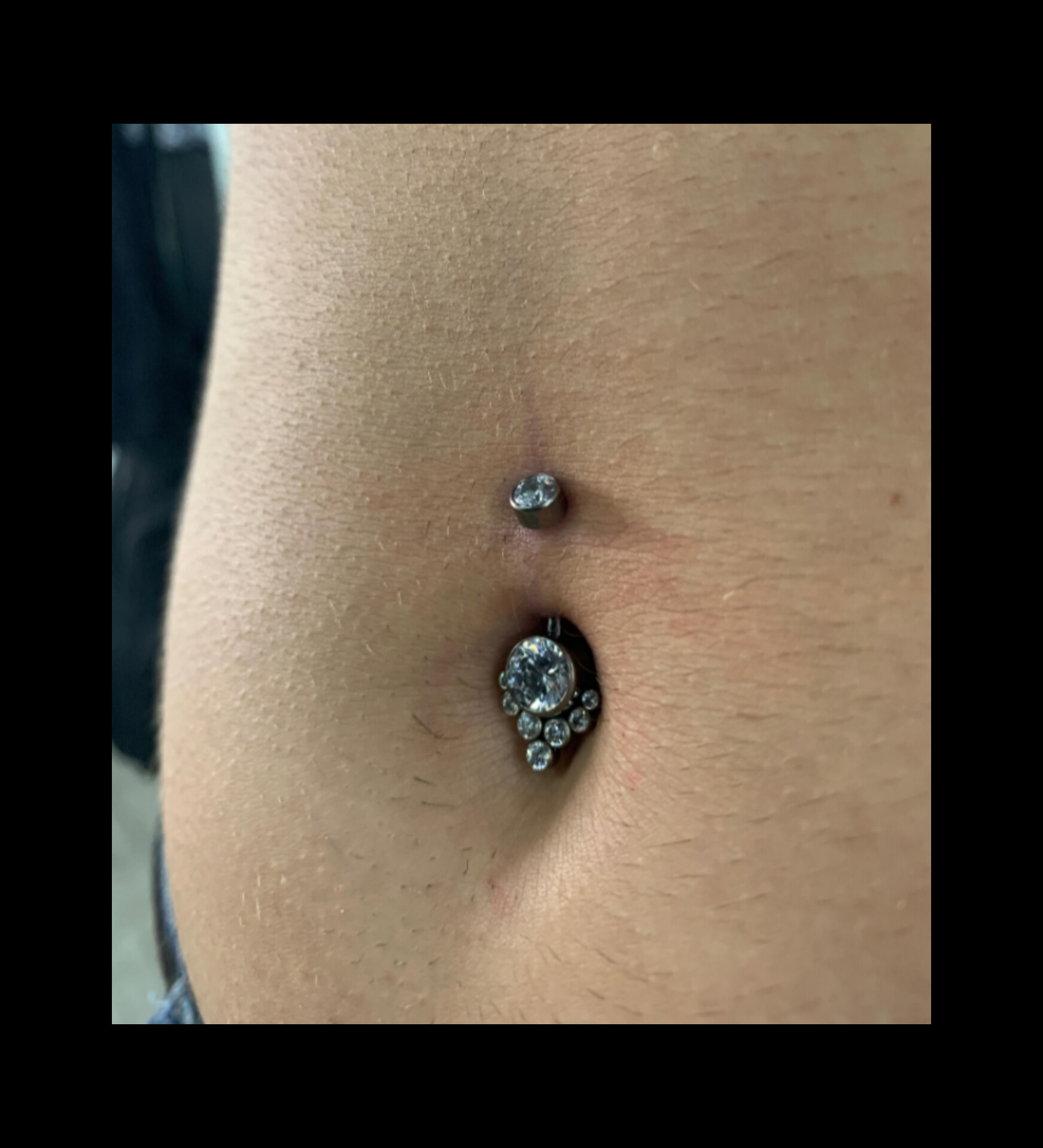 NAVEL PIERCING CON JOYERIA DE TITANIO