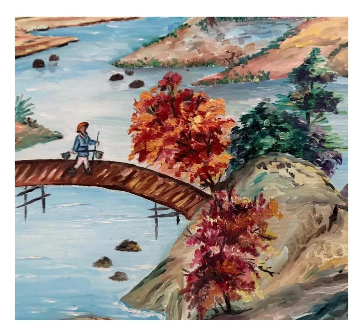 Puente de madera sobre un río en otoño