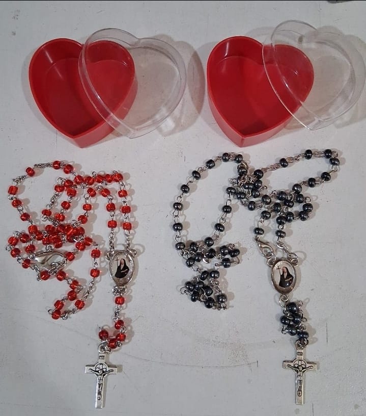 Rosarios con estuche