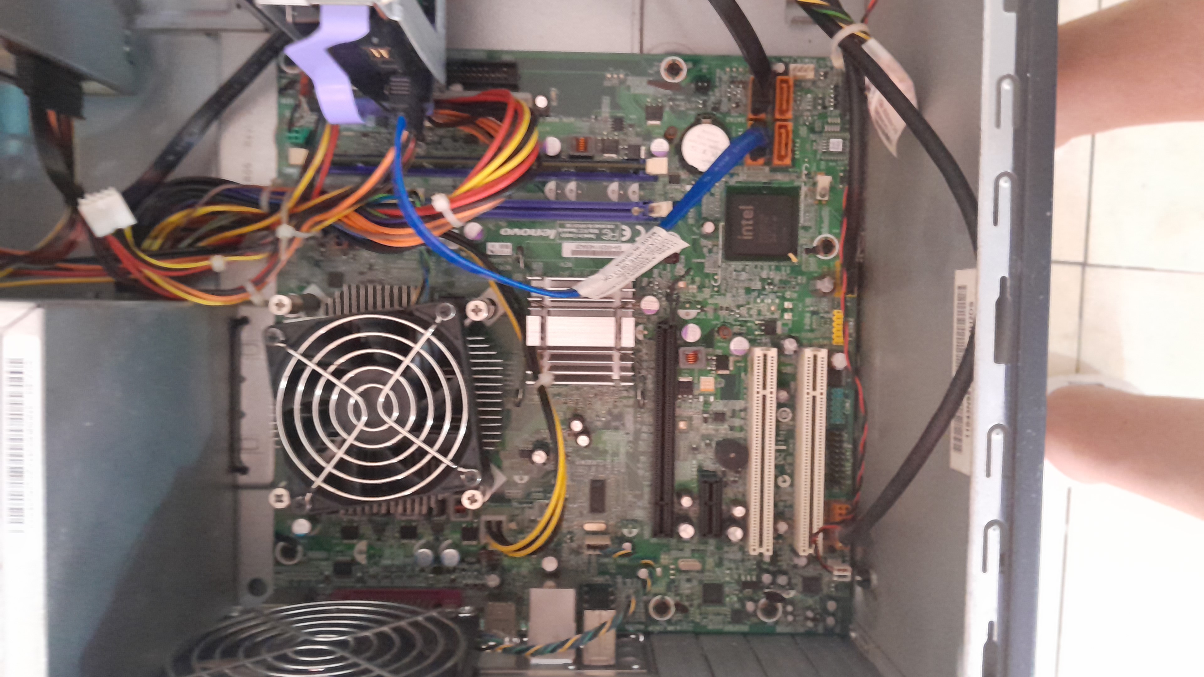 Lenovo Core2duo  sin memoria y disco
