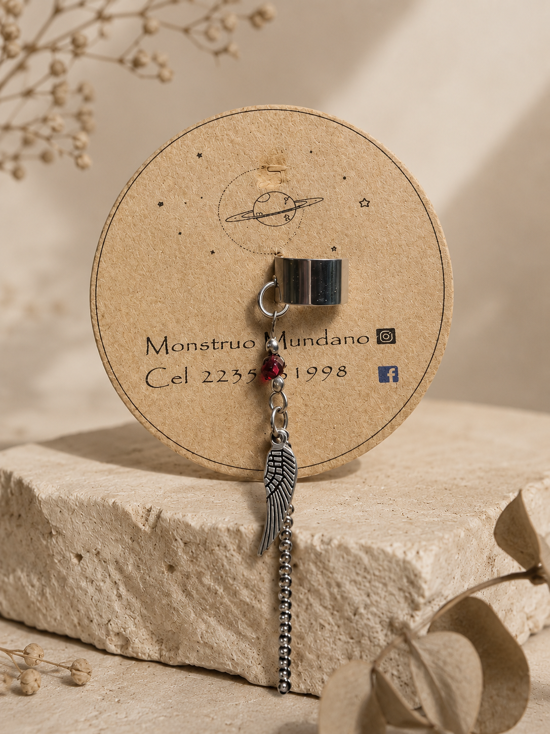 Arito Trepador Alado con Cadena y Piedra Roja