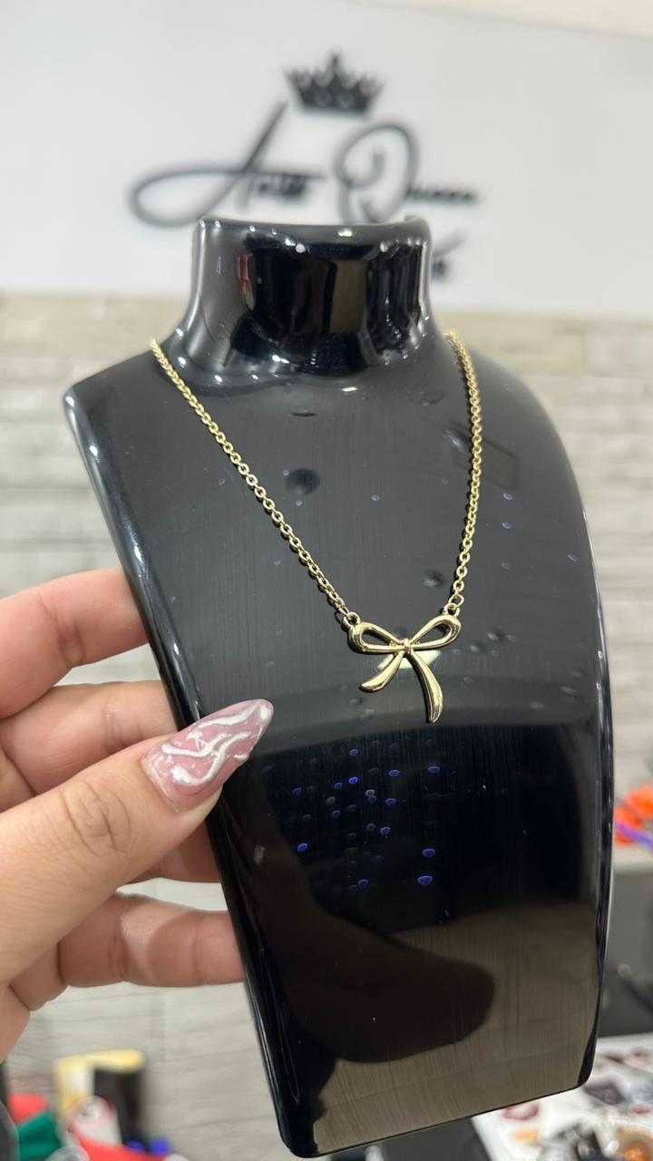 Collar Dorado con Dije de Moño