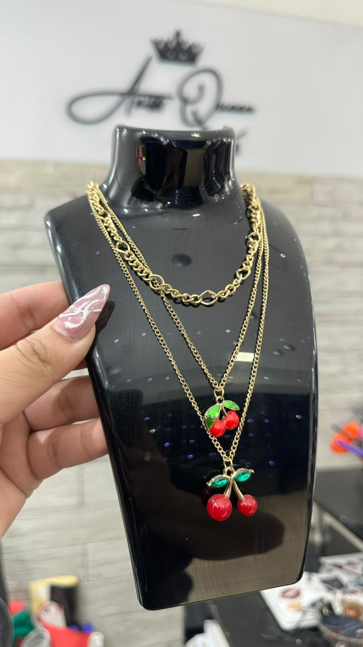 Collar Dorado con Dijes de Cerezas