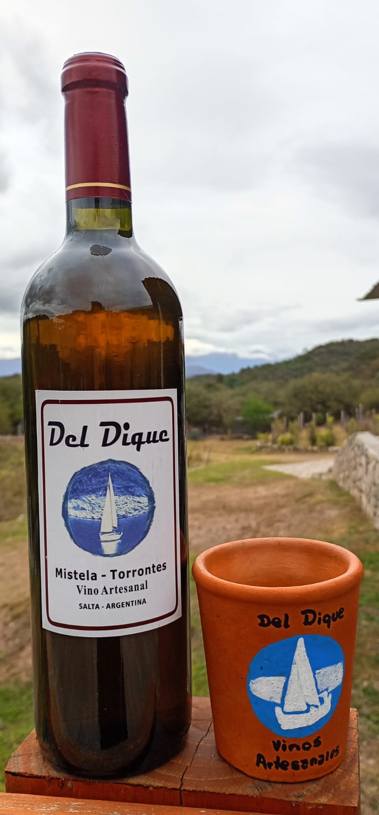 Botella Del Dique Mistela Torrontés con vaso artesanal