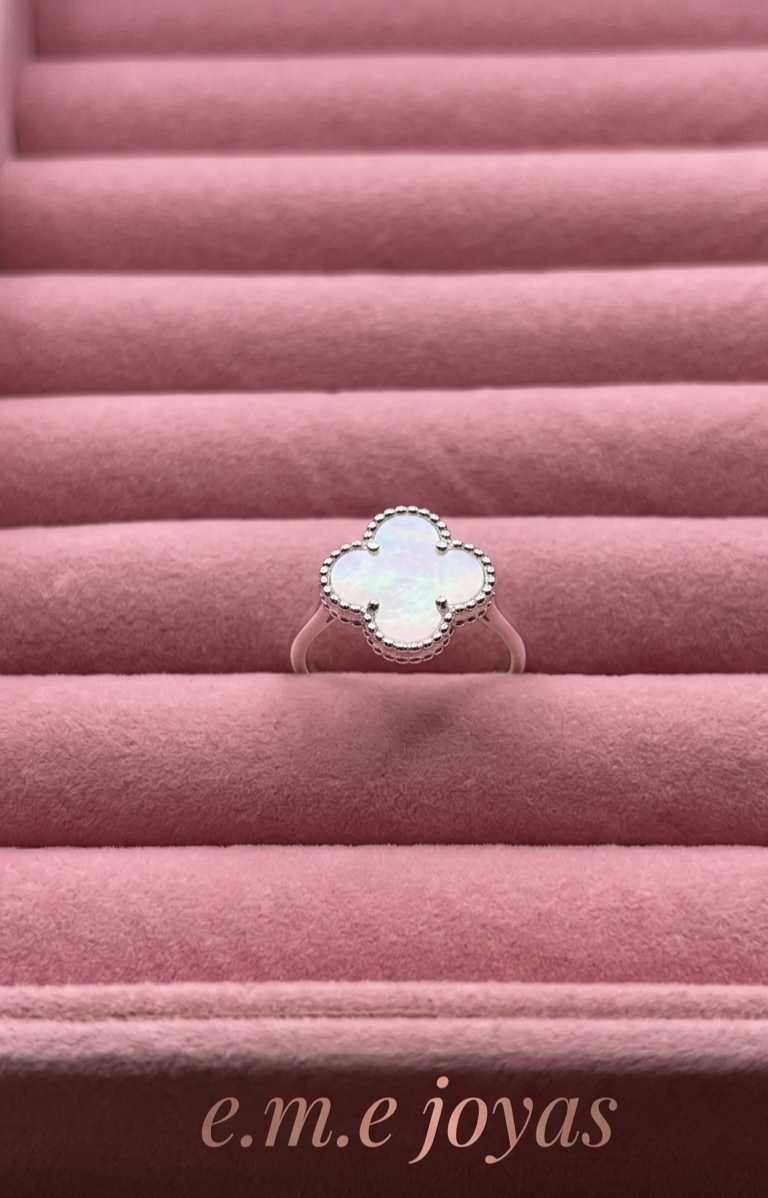 Anillo trebol de nacar