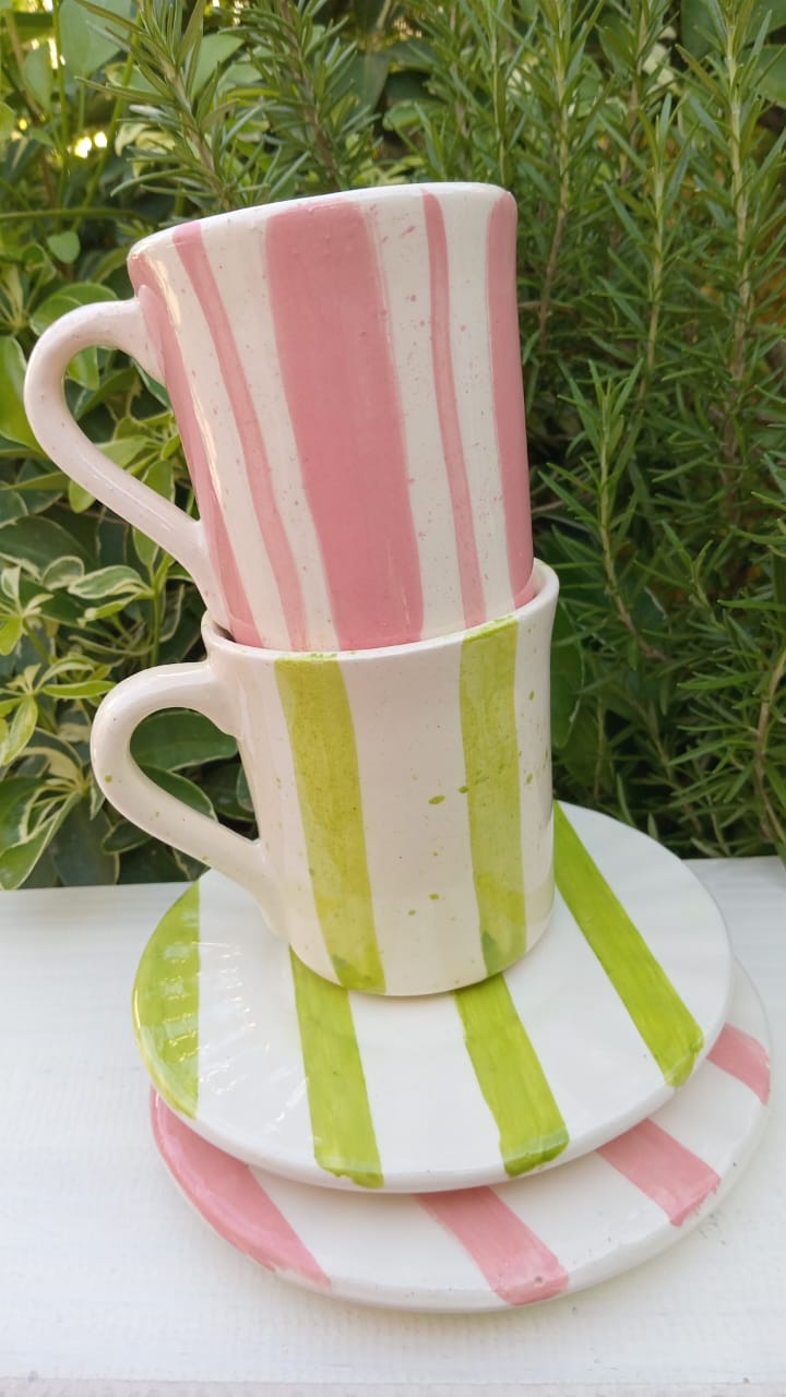 Tazas y Platitos Rayados