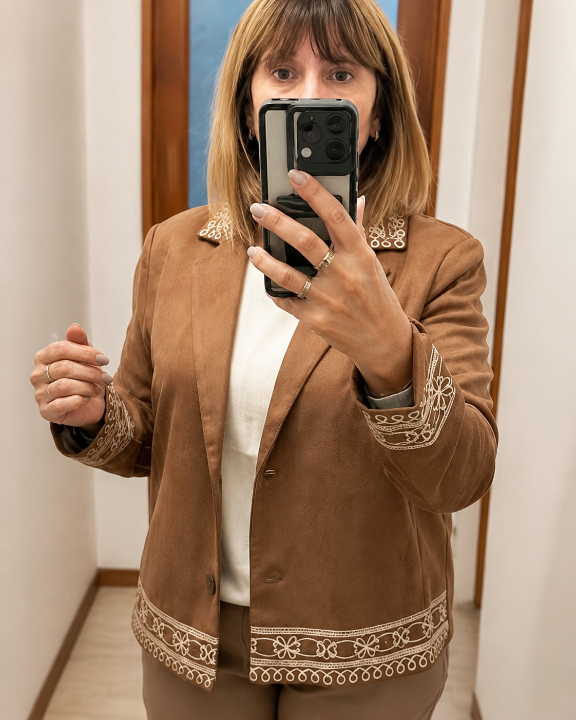 Saco Camel con Bordados Florales