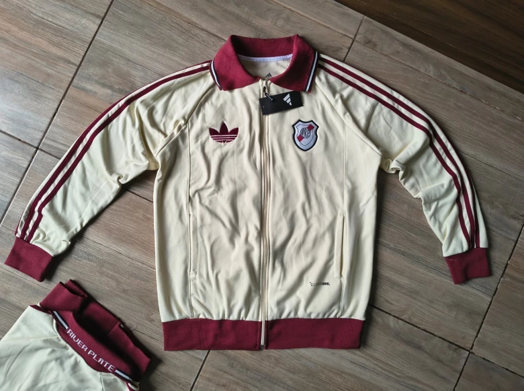 Campera River Plate Anthem cremita 2026